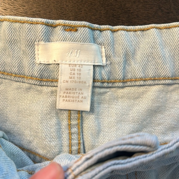 H&M Jean shorts - Picture 2 of 3